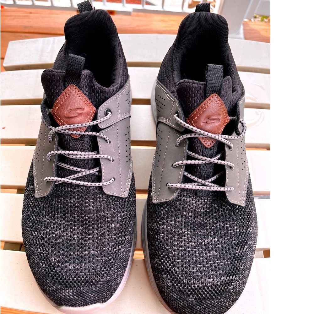 Skechers Mens Black Grey Extra Wide Fit Memory Foam Sneakers 8.5 WW